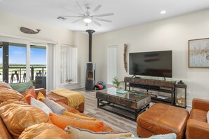 TV, fireplace, offices