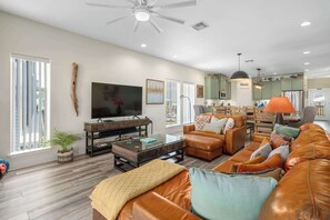 TV, fireplace, offices