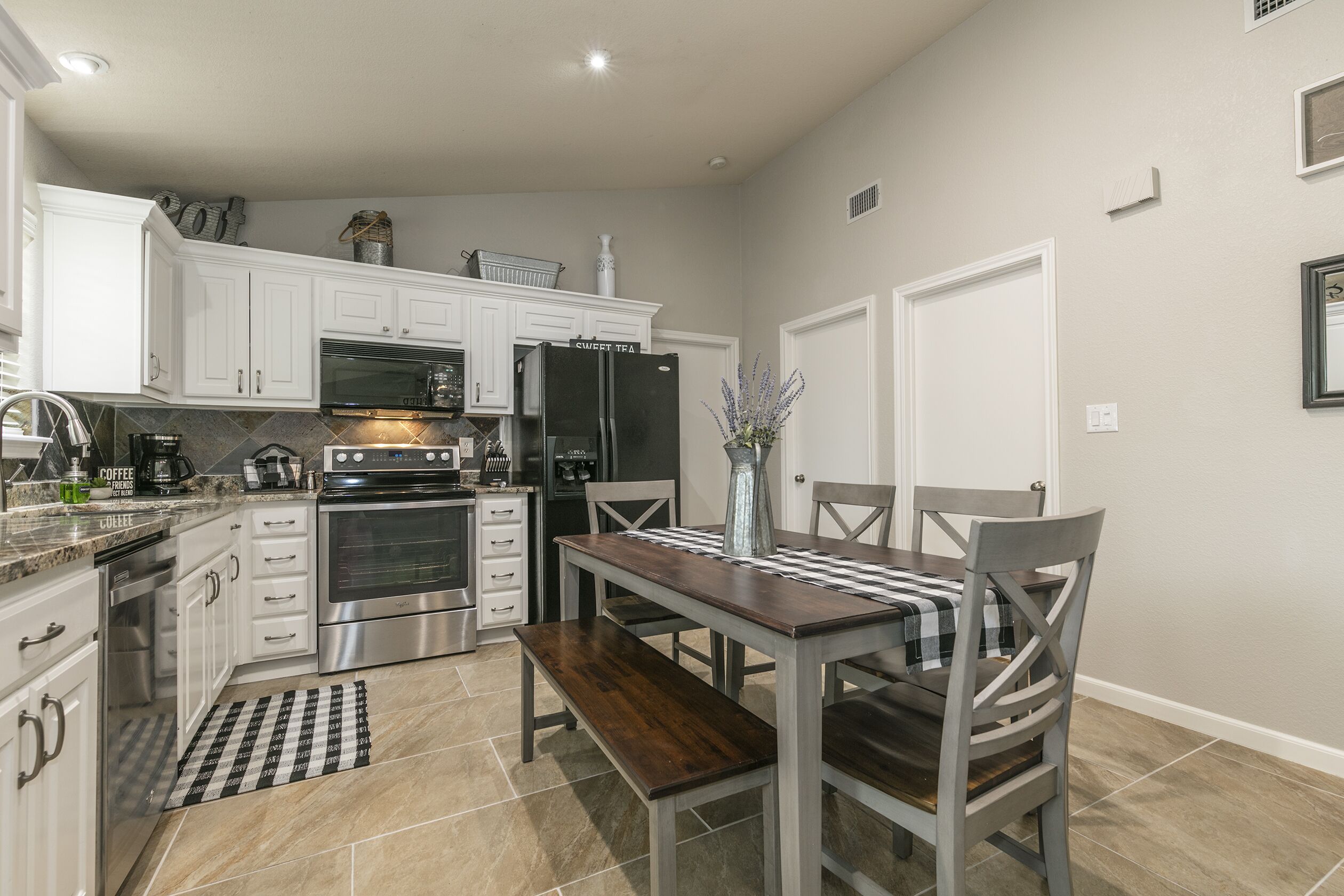 Relax at Lake Travis - Sleeps 10!