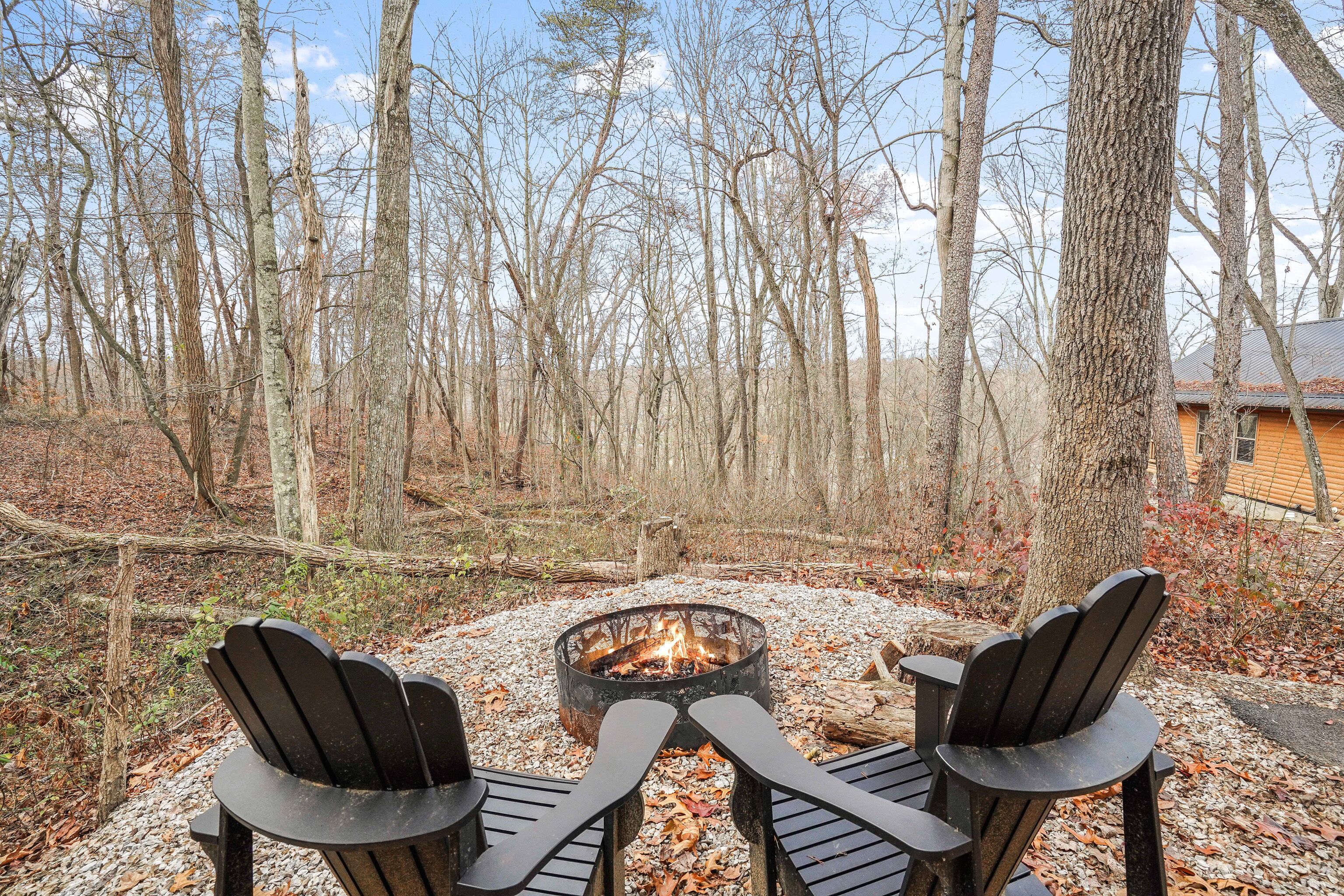 Pinot Cabin ~ Hocking Hills > Firepit, Hot tub, Wifi, Hiking, Fishing