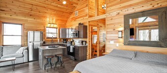 Hocking Hills Cabin ~ The Pinot - Up to 6 Guests - Hot Tub-Firepit-Wifi