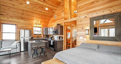 Hocking Hills Cabin ~ The Pinot - Up to 6 Guests - Hot Tub-Firepit-Wifi