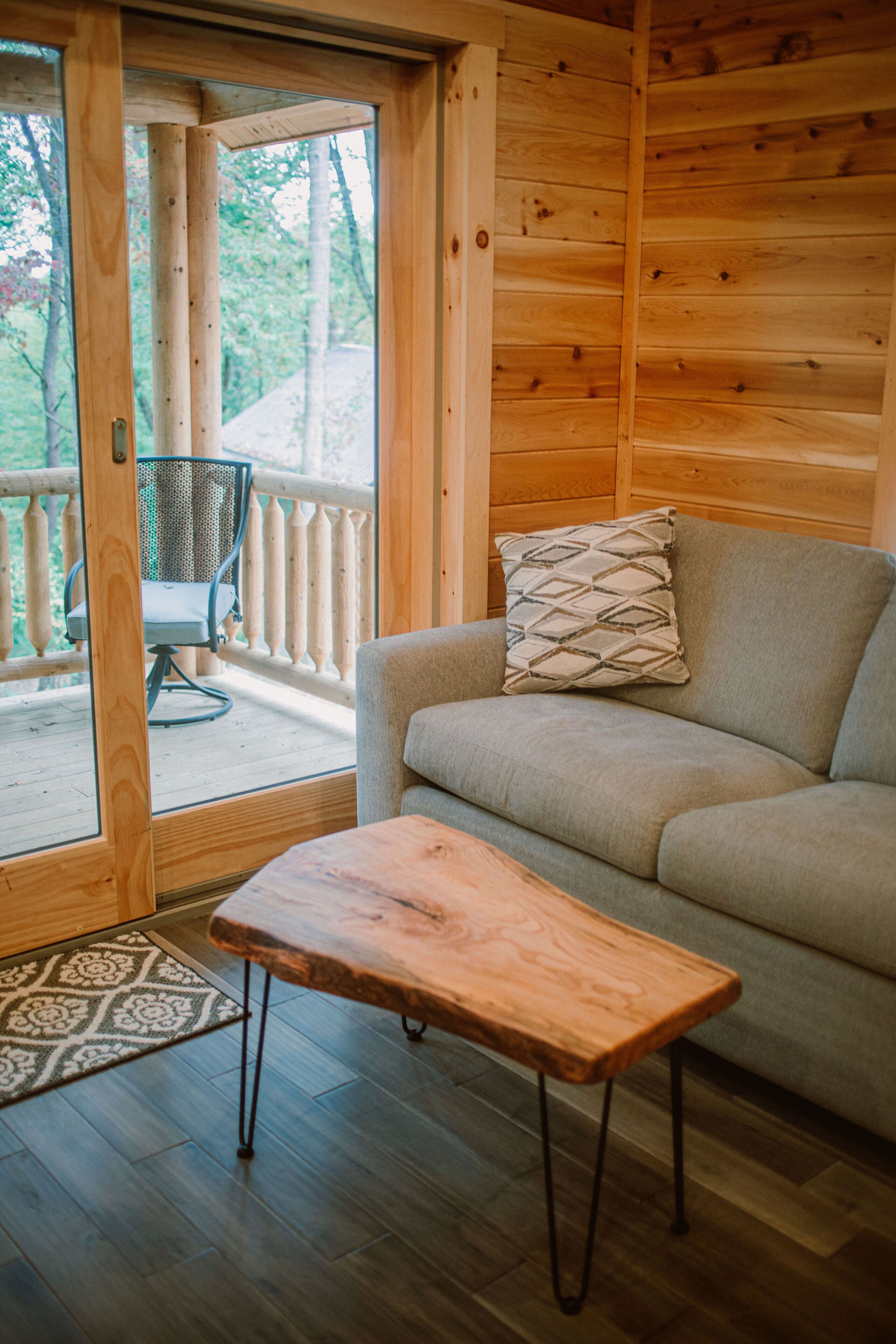 Pinot Cabin ~ Hocking Hills > Firepit, Hot tub, Wifi, Hiking, Fishing