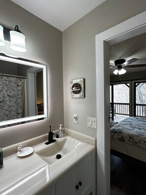 2 dormitoris, escriptori, planxa i posts de planxar i wifi gratuïta 