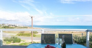 Outdoor dining - Wave and See - 53 Gold Coast Drive (Carrickalinga)
