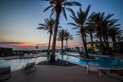 Top Floor Condo with Gulf and Bay Views, Gorgeous Sunsets, Walk to Beach!