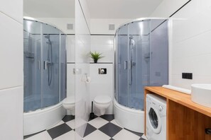 Shower, hair dryer, towels, shampoo