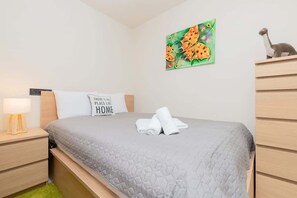 1 chambre, fer et planche à repasser, Wi-Fi, draps fournis