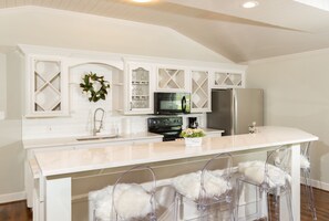 Fridge, oven, stovetop, coffee/tea maker - The Winery Villa (Santa Fe)