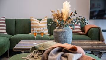 Smart-TV, Kamin, Stereoanlage