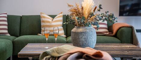 تلفزيون ذكي، مدفأة، ستيريو