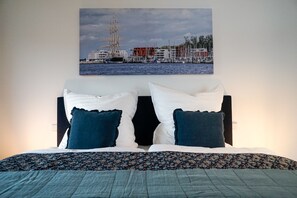 4 bedrooms, desk, travel cot, free WiFi
