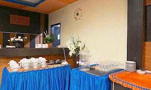 Guests can enjoy a warm welcome at the reception area, where a tea service is available, surrounded by lush greenery and modern amenities.