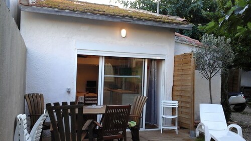 Studio with mezzanine near the port, with garden