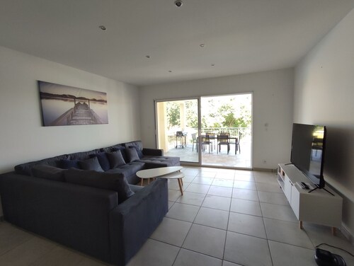 Villa moderne sur côteaux belle piscine / Downhill modern villa nice pool 