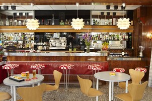 Bar (en el alojamiento)