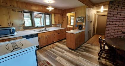 Wits End Ranch - Near Buffalo River