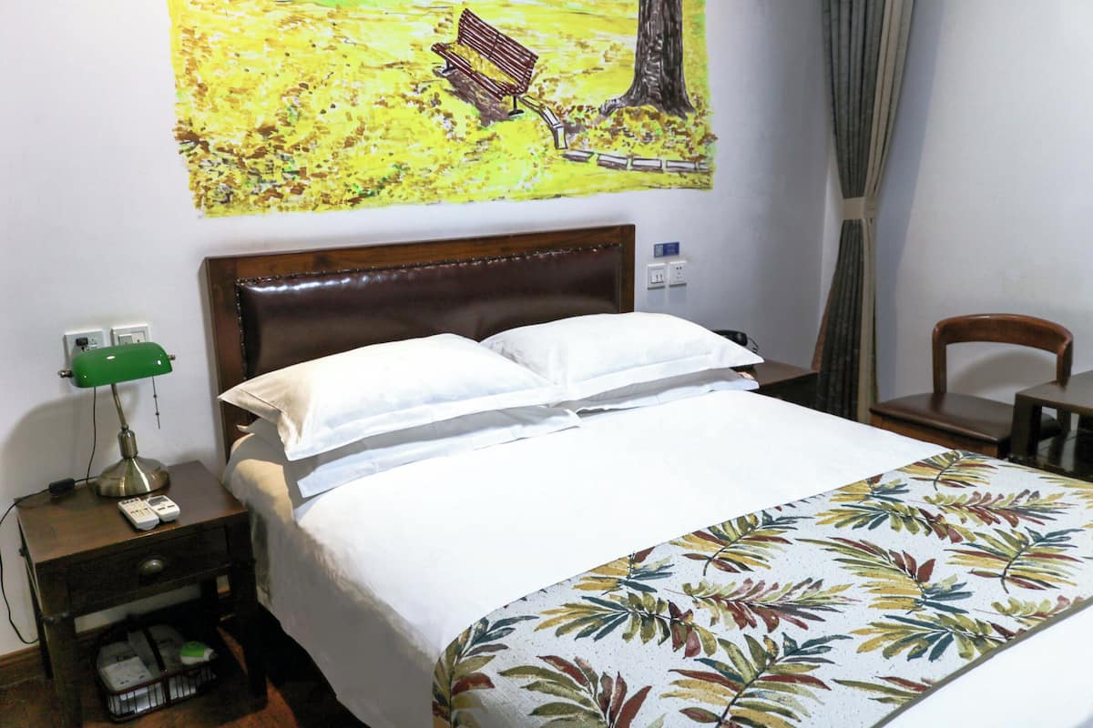 Chinese Time Special King Room | 1 camera, copriletto in piuma, una scrivania, tende oscuranti