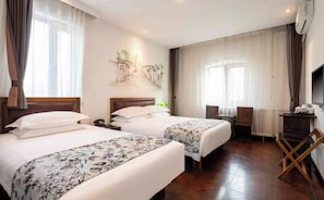 Time Family Room | Down duvets, desk, blackout curtains, soundproofing - Nostalgia Hotel (Beijing Confucius Temple and Imperial College Museum & Gui Street) (Beijing)