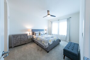 2 chambres, fer et planche à repasser, Wi-Fi, draps fournis