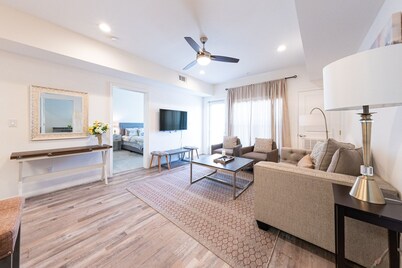 2N|*Holiday Special* Bright & Comfy Home| Gated Condo| Charm in KAT|