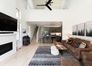 Smart TV, fireplace, music library, stereo