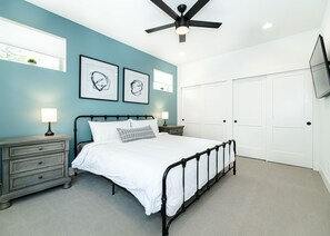 3 bedrooms, desk, travel cot, free WiFi