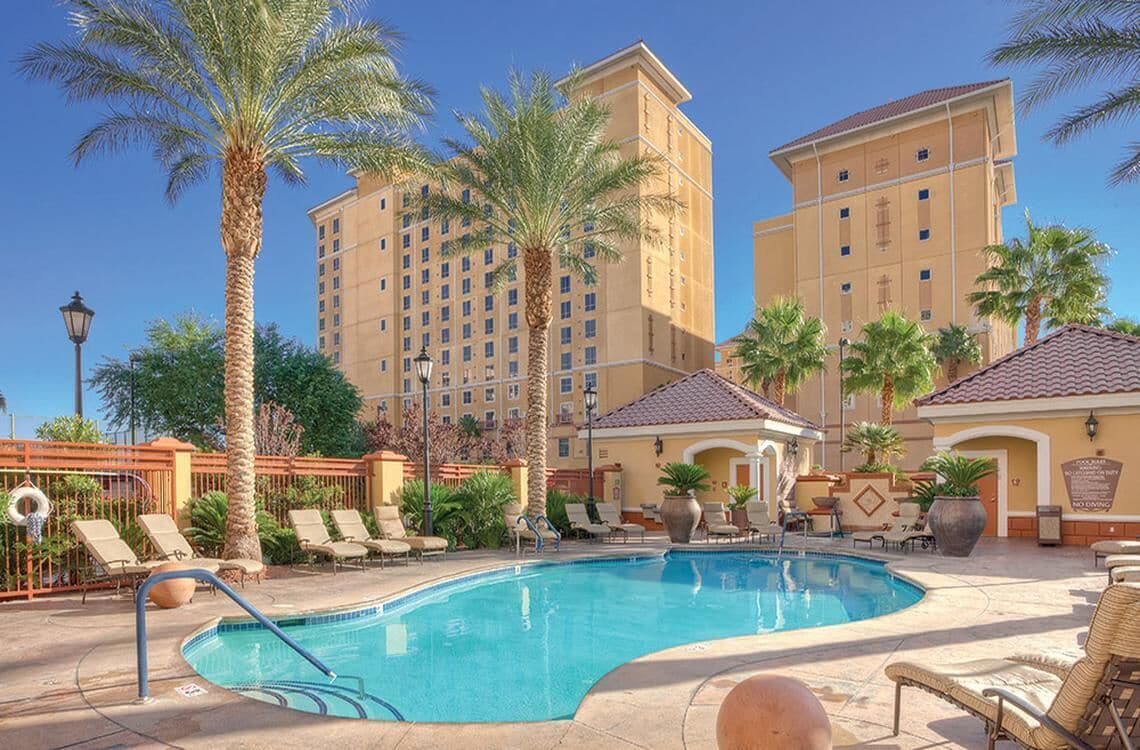 It's Vegas Baby! Spread Out in 2BR Deluxe Condo at Wyndham w/Hot Tub, Gym, Pools