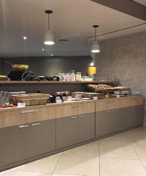 Dining - Maran Suites AND Towers (Parana)