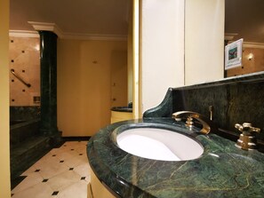 Bathroom - La Estancia (León)