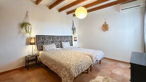7 bedrooms, iron/ironing board, travel cot, WiFi - Villa Hugo Cómpeta by Ruralidays (Málaga)