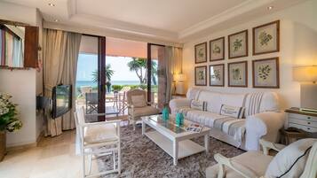 Een televisie en een dvd-speler