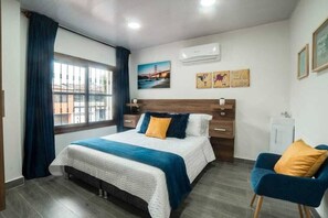 2 habitaciones, tabla de planchar con plancha y cuna de viaje 