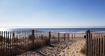 Newly renovated- beautiful Condo near the Beach- Sleeps 4 Linen /Towels Provided