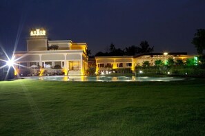 المنشأة من الخارج