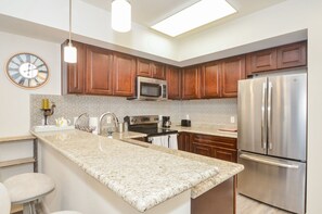 Fridge, microwave, oven, dishwasher - 3C| Charm in the City| Stylish home in Gated Complex (Katy)