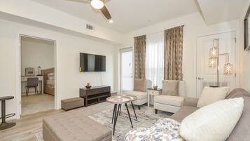 2 bedrooms, desk, iron/ironing board, free WiFi