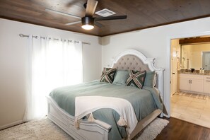 3 bedrooms, free WiFi, bed sheets - Estate Home Overlooking The Vineyard (Santa Fe)