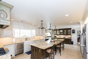 Fridge, microwave, oven, stovetop - Estate Home Overlooking The Vineyard (Santa Fe)