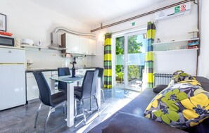 Apartment | Living room | TV - Nice Home in Kastel Stari With Wifi and 1 Bedrooms (Kastela)