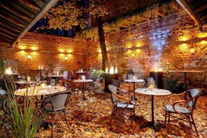 Outdoor dining - Balthazar Design Hotel (Kraków)