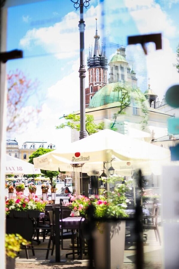 Outdoor dining - Balthazar Design Hotel (Kraków)