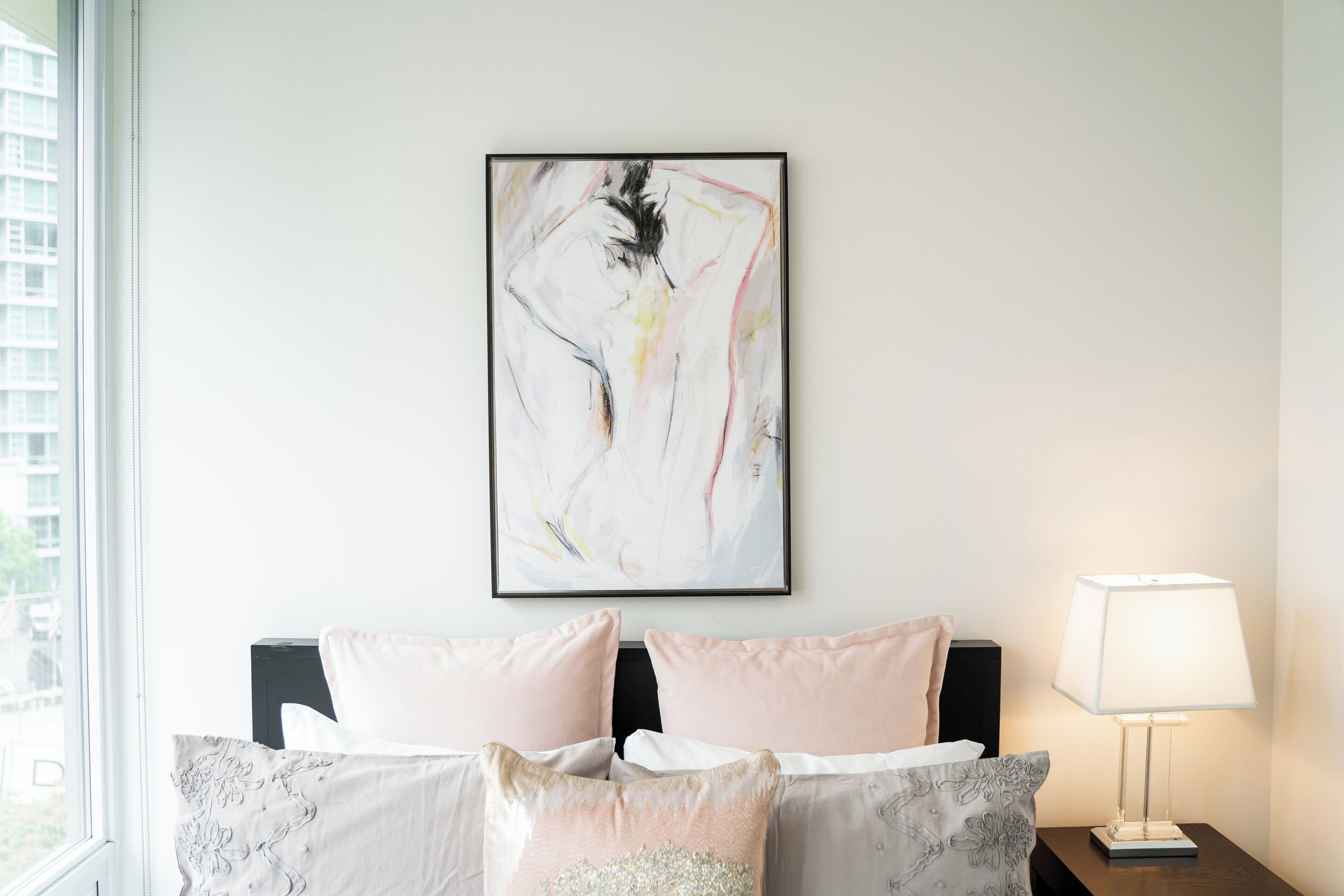 Sophisticated King Suite w/ Pool and Parking Downtown Victoria