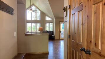 House (GT254) | Living room | Flat-screen TV