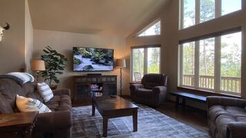 House (GT254) | Living room | Flat-screen TV