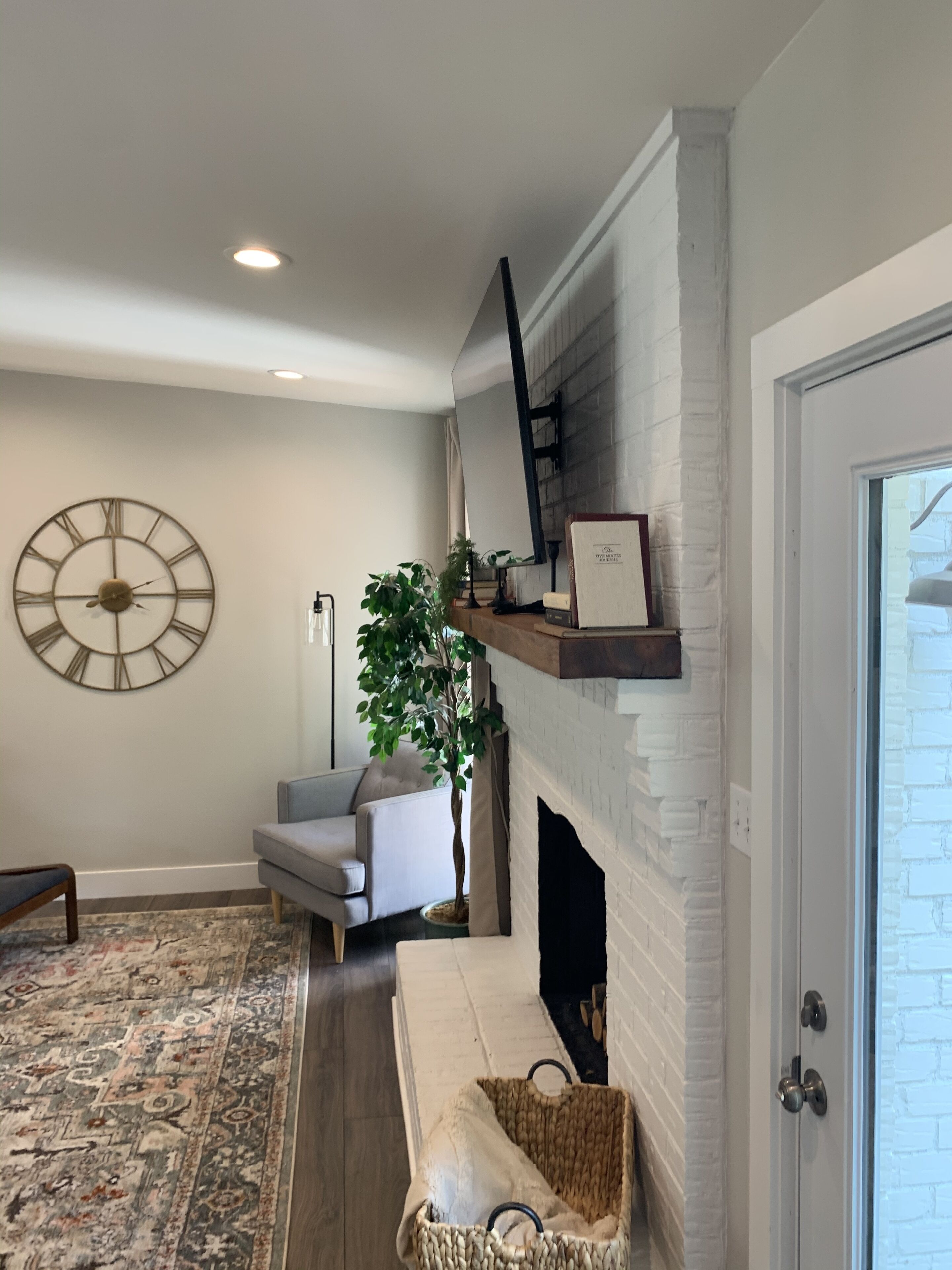 Modern farmhouse - your home away from home!