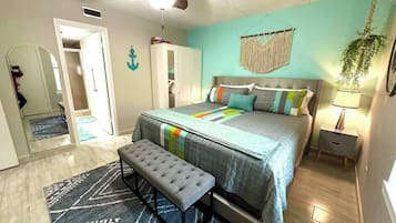 Tabla de planchar con plancha, wifi gratis y ropa de cama