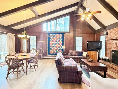 White Mountains Relaxing Family Cabin in Pinetop Country Club, Dog friendly