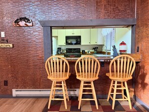 冷蔵庫、オーブン、コンロ、食器洗い機