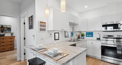 PRIVATE Hot Tub with Valley Views!!